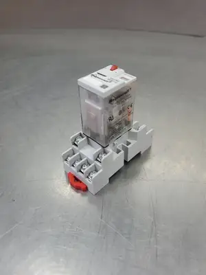 Used Magnecraft _UNKNOWN_ Relays & Switches | Palmetto Automation #1156855