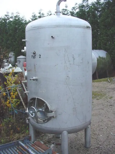 1750L S/S Vert Pressure Vessel