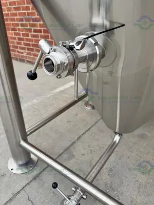 Used BLACKSTONE VENTURES 4700 LITER /30 BBL  STAINLESS STEEL JACKETED FERMENTATION TANK Reactors California US | Equipment Lab #1262710