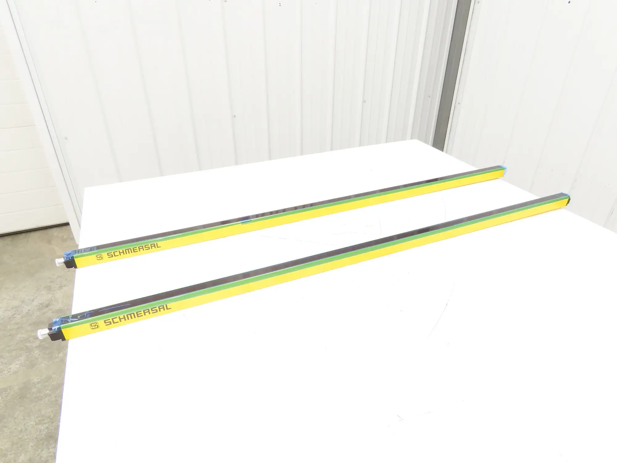 Schmersal SLC440-ER-1210-14-01 Safety Light Curtain Transmitter & Receiver Set