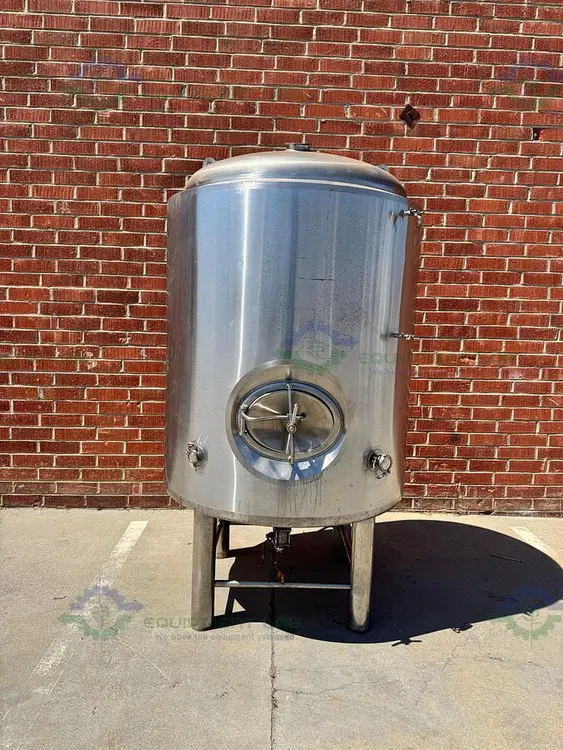 Used UNKNOWN BRAND 1500 LITERS STAINLESS STEEL JACKETED HOLDING TANK Jacketed Tanks California US | Equipment Lab #1056251
