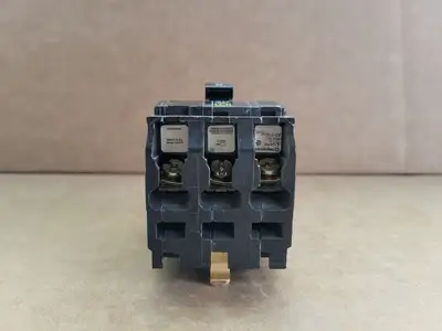 Used SQUARE D QOB330 Switchgears British Columbia CA | Lenmark #1438534