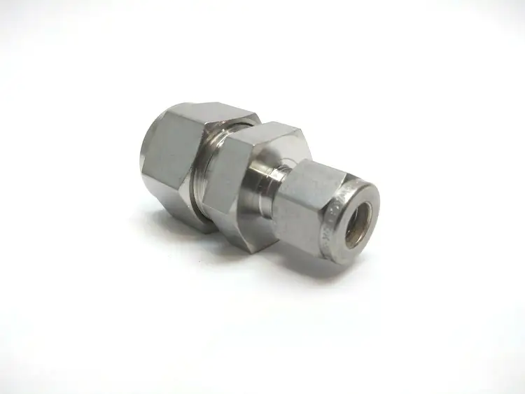 Used SWAGELOK 5/8 OD X 3/8 OD REDUCING UNION TUBE FITTING Valves/Fittings | Maverick Industrial Sales #1107085