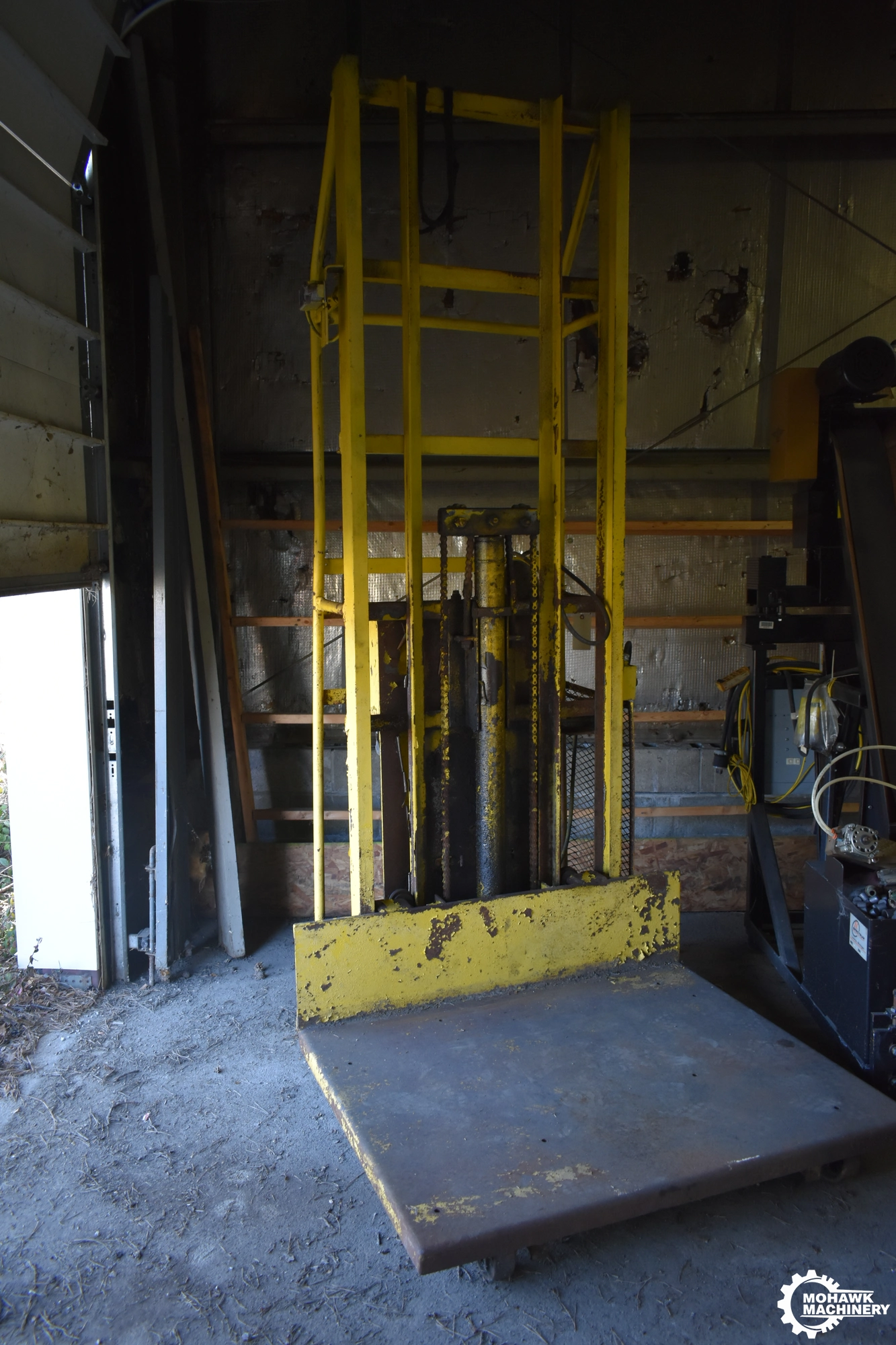 4000 LB (APPROXIMATELY) x 90" H PORTABLE HYDRAULIC DIE LIFTER w/48" X 39" PLATFORM