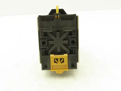 Omron SDV-FL6 Voltage Sensor Safety Monitor Relay 110 VAC W/Socket Base