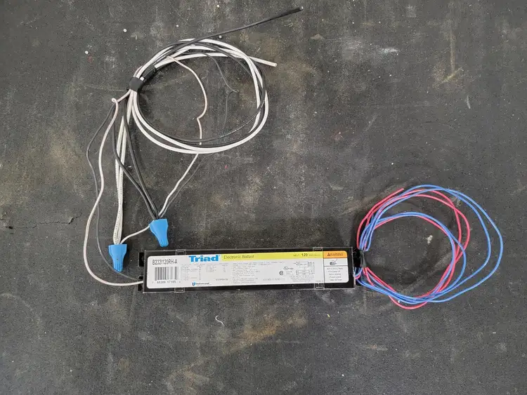 Used UNIVERSAL LIGHTING B232I120RH-A Misc Electrical & Power Parts British Columbia CA | Lenmark #254594