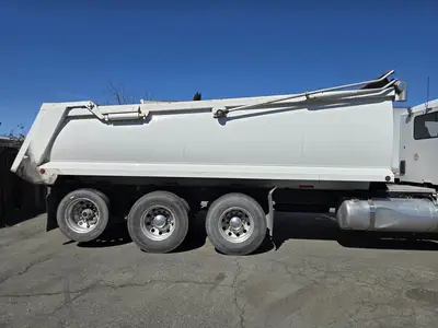 USED 2023 PETERBILT 567