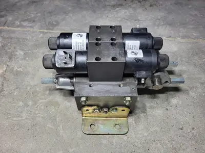 Hydraulic Valve Manifold w/ Solenoids