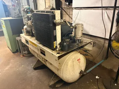 Used _UNKNOWN_ _UNKNOWN_ Tank Mounted Air Compressors Ohio US | Myron Bowling Auctioneers Inc #1504658