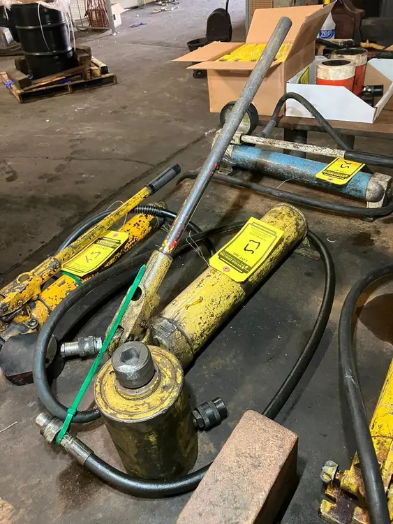 Used _UNKNOWN_ _UNKNOWN_ Hydraulic Cylinders Ohio US | Myron Bowling Auctioneers Inc #1504690