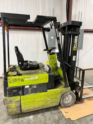 USED 2000 CLARK TM17 TYPE E