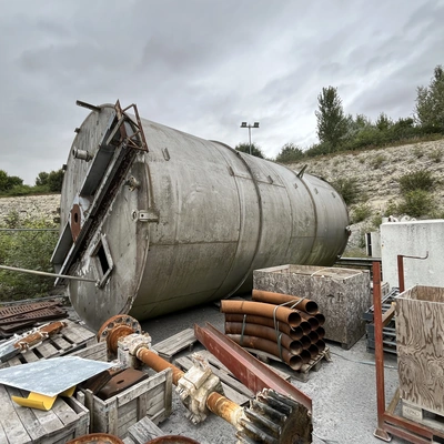 80,000 L S/S Vertical Enclosed Storage Tanks