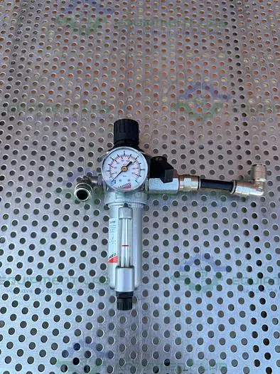 Used CAMOZZI C104-D00 FILTER REGULATOR 0 - 160 PSI W/ CAMOZZI GAUGE Regulators California US | Equipment Lab #485496
