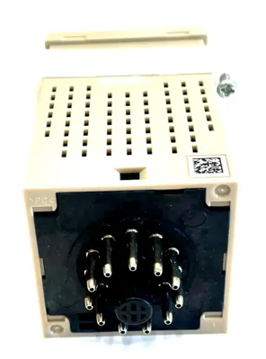 NEW OMRON E5CS-R1KJDU-W TEMPERATURE CONTROLLER 24VAC E5CSR1KJDUW