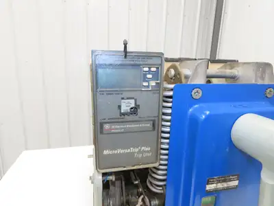 General Electric AKRU-4A-30 AK Ser Air Circuit Breaker 800A 600V Microversa Trip