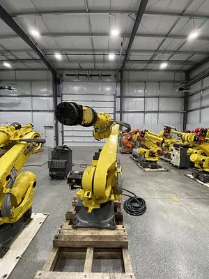 USED 2015 FANUC R-2000IC/210F