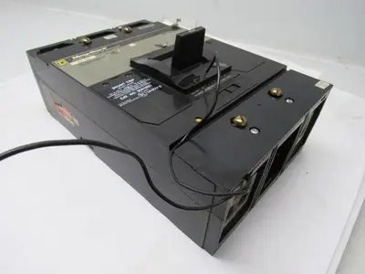 Square D MAL2680045M8002 2 Pole 800 Amp Circuit Breaker With MA11021 Shunt Trip