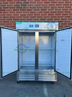 USED NORLAKE NSWDF492SSS/0A WHITE DIMOND SERIES DOUBLE DOOR FREEZER -20C, 49 CU. FT.