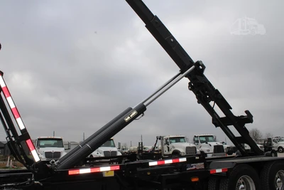 Used 2017 FREIGHTLINER 114SD Hooklifts & Roll-Offs Texas US | Roll Off Truck World #1491810