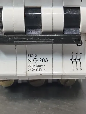 Siemens 5SN3 N G 20A 3 Pole Circuit Breaker loc4D3