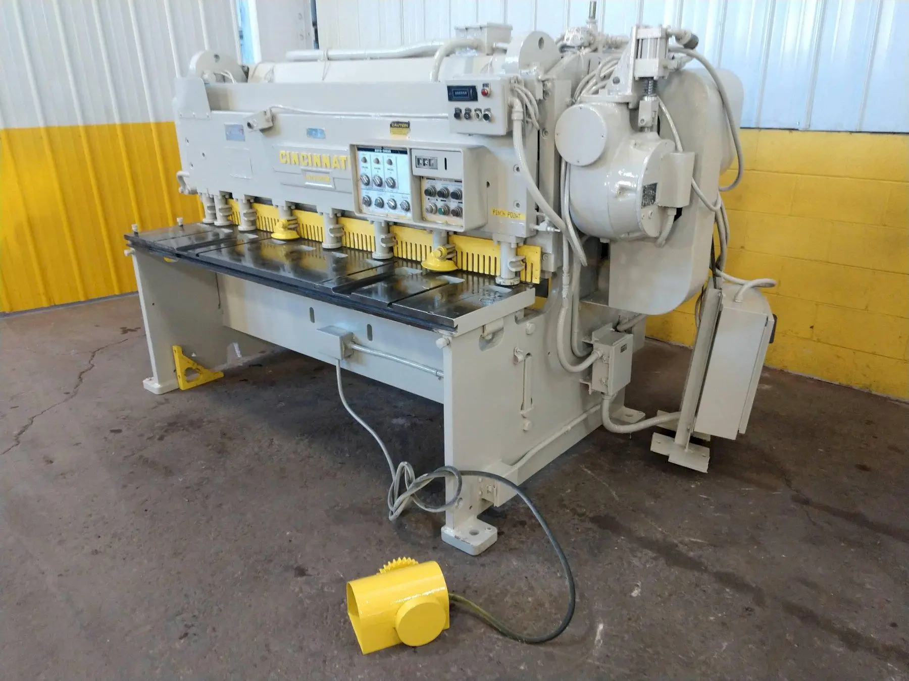 6' X 10 GA CINCINNATI MODEL 1006-R POWER SQUARING SHEAR: STOCK #10613