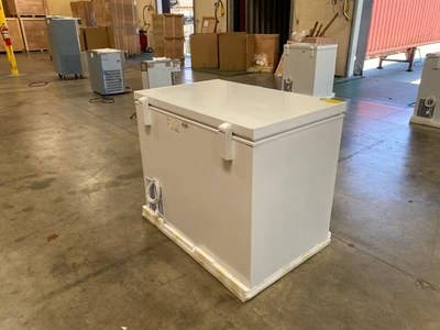 171-0388 41" Solid Top Self Contained Ultra Low Temperature Chest Freezer