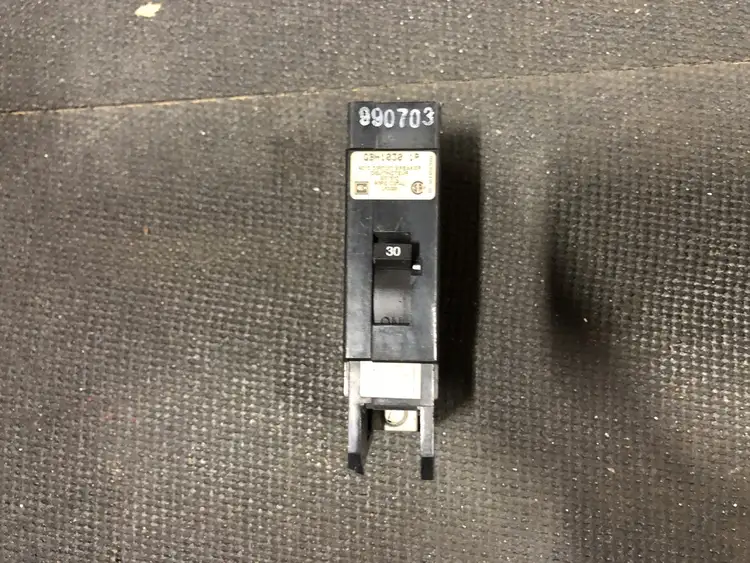 Used CUTLER-HAMMER GBH1030 Switchgears British Columbia CA | Lenmark #244275
