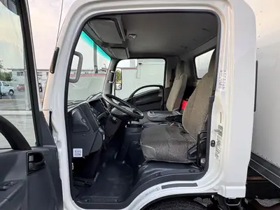 Used 2024 ISUZU NPR HD Box trucks Florida US | Truck and Van Outlet #1509183