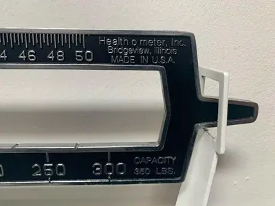 USED HEALTH O METER 402 MECHANICAL PHYSICIAN SCALE, CAPACITY 350 LBS