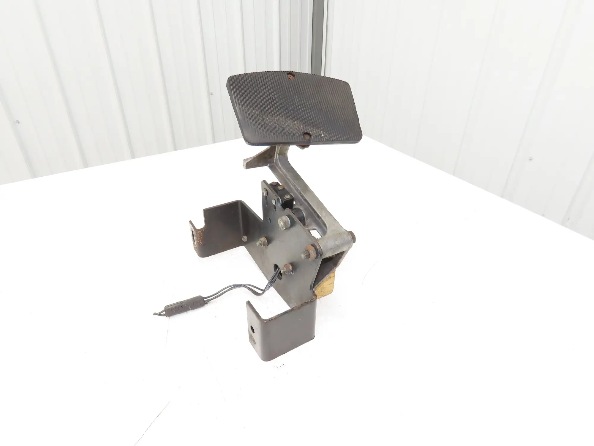 Yale Forklift Throttle Accelerator Pedal Bracket & Potentiometer Off ERC080HD