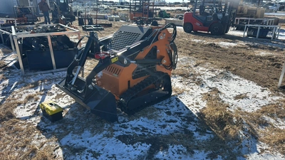 MINI SKID STEER LOADER	Landhonor	2025	Unused	LDH-HT380Q1