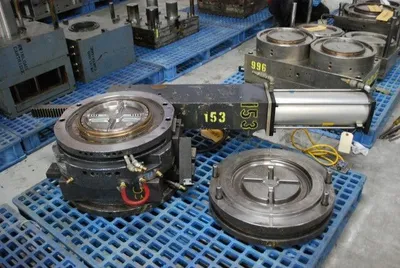 USED Injection Mold 5 Gal Screw Top