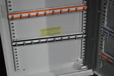 Key Cabinet - Metal, Color-Coded Rails, Wall-Mount