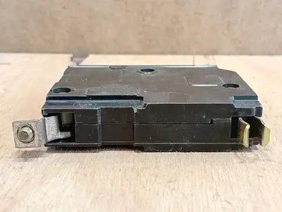 Used SQUARE D QOB115 Switchgears British Columbia CA | Lenmark #1438657