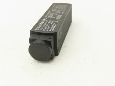 Schmersal 101181063 Magnet Safety Sensor Non Contact CSS 14-34-S-D-M-ST