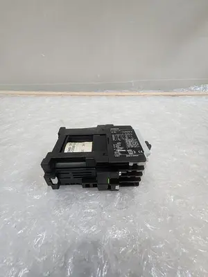 SIEMENS 3TF30 00-0BB4 MOTOR STARTER