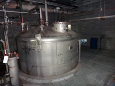 8,000 Gallon 304 Stainless Vertical Tanks