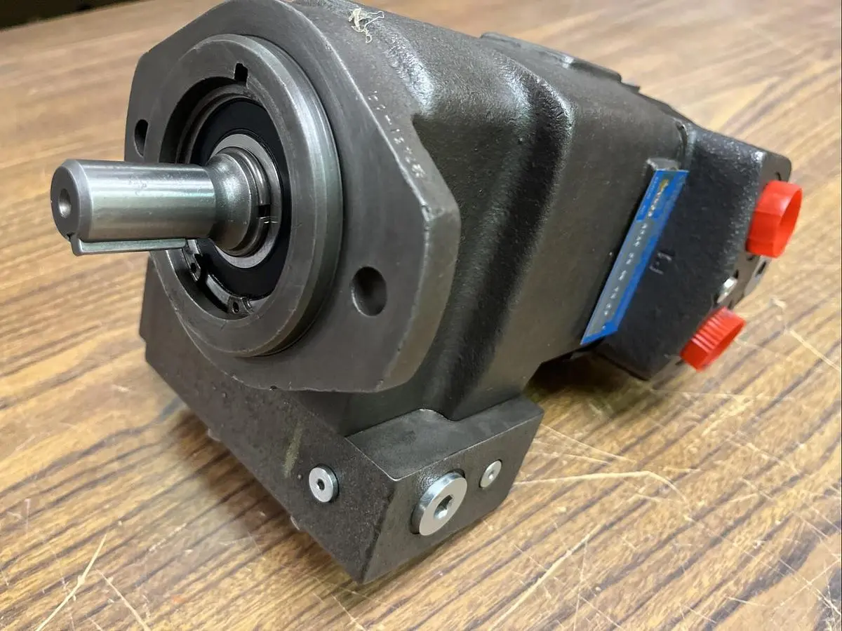 USED OIL GEAR PVW06-RDAY-CN-NN-TK-CP