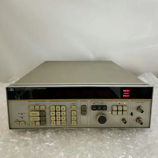 HEWLETT PACKARD 3335A SYNTHESIZER LEVEL GENERATOR