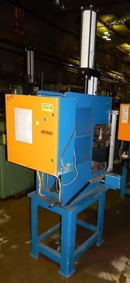 8 Ton FARGER & JOOSTEN MULTIPOWER Air/Oil Press