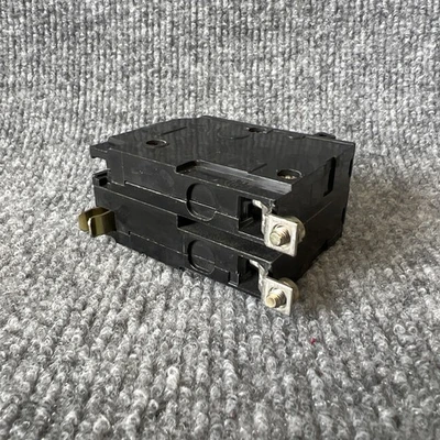 Used Square D Q0B220 Circuit Breakers California US | Davliegogo LLC #1729087