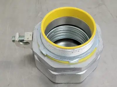 3-1/2" Liquid Tight Conduit Connector with Grounding Lug