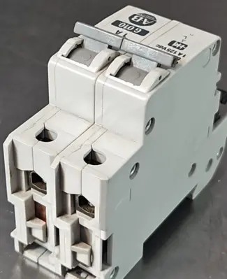 Allen-Bradley 1492-CB1 G010 Series B Circuit Breaker 1A loc4D3