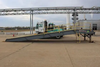 Leum Engineering LE 4180 Hydraulic Dock Ramp | Levy Recovery Group (2)