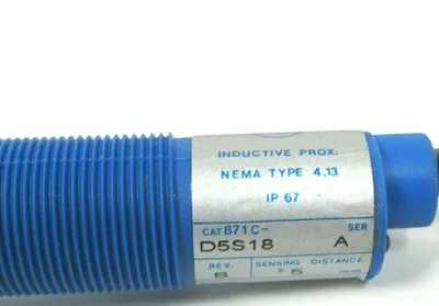 NEW ALLEN BRADLEY 871C-D5S18 INDUCTIVE PROXIMITY SWITCH 871CD5S18
