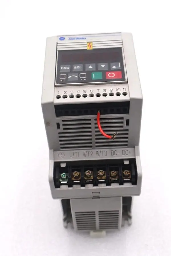 ALLEN BRADLEY 160-BA01NPS1P1 DRIVE SPEED CONTROLLER .5 HP 460V SER C IP20 K-520A