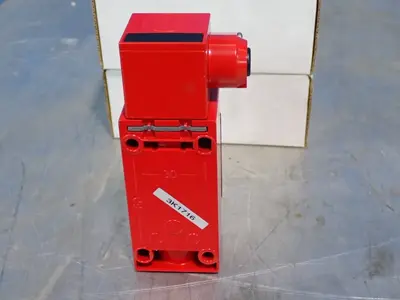 USED TELEMECANIQUE XCSB703