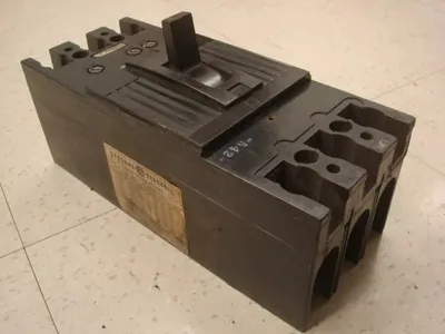 General Electric TFK236F000 Circuit Breaker 225 Amps 600VAC Used