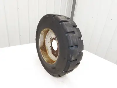 PowerBoss Minuteman SW/62U Front Tire Solid Rubber 500 X 8 With 5 Lug Rim