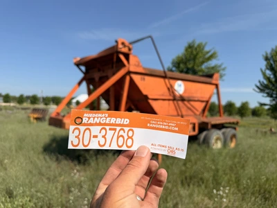Used GRAVEL SPREADER _UNKNOWN_ Misc Spreaders Michigan US | Miedema Asset Management Group #1320840